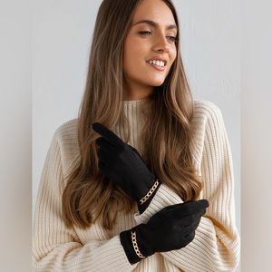 Black Gloves With Chain Detail